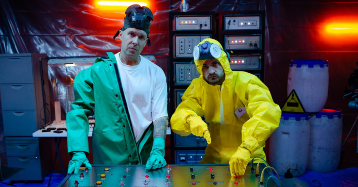 Latvian musicians Gustavo and Ansis standing at the music effects device during the "Efekts" music video shoot.